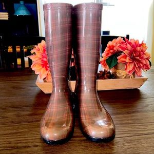 Classic UGG Shaye Rain Boot. Pink and Brown plaid, only worn twice